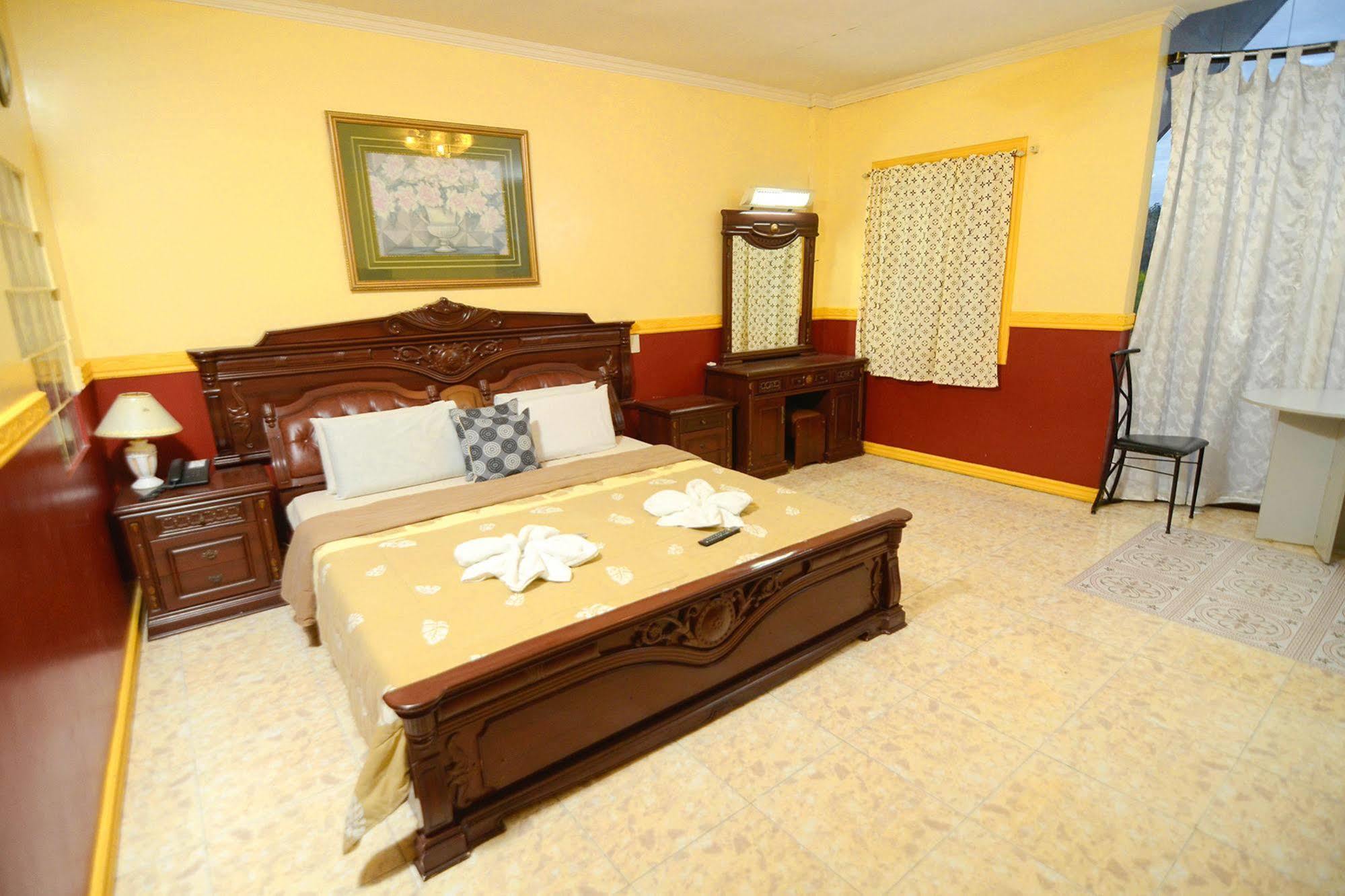 Oyo 197 Sunny Point Hotel Davao Екстер'єр фото