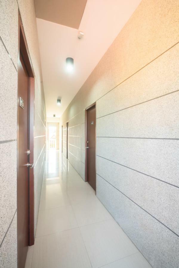 Oyo 197 Sunny Point Hotel Davao Екстер'єр фото