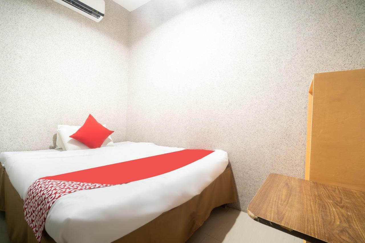 Oyo 197 Sunny Point Hotel Davao Екстер'єр фото