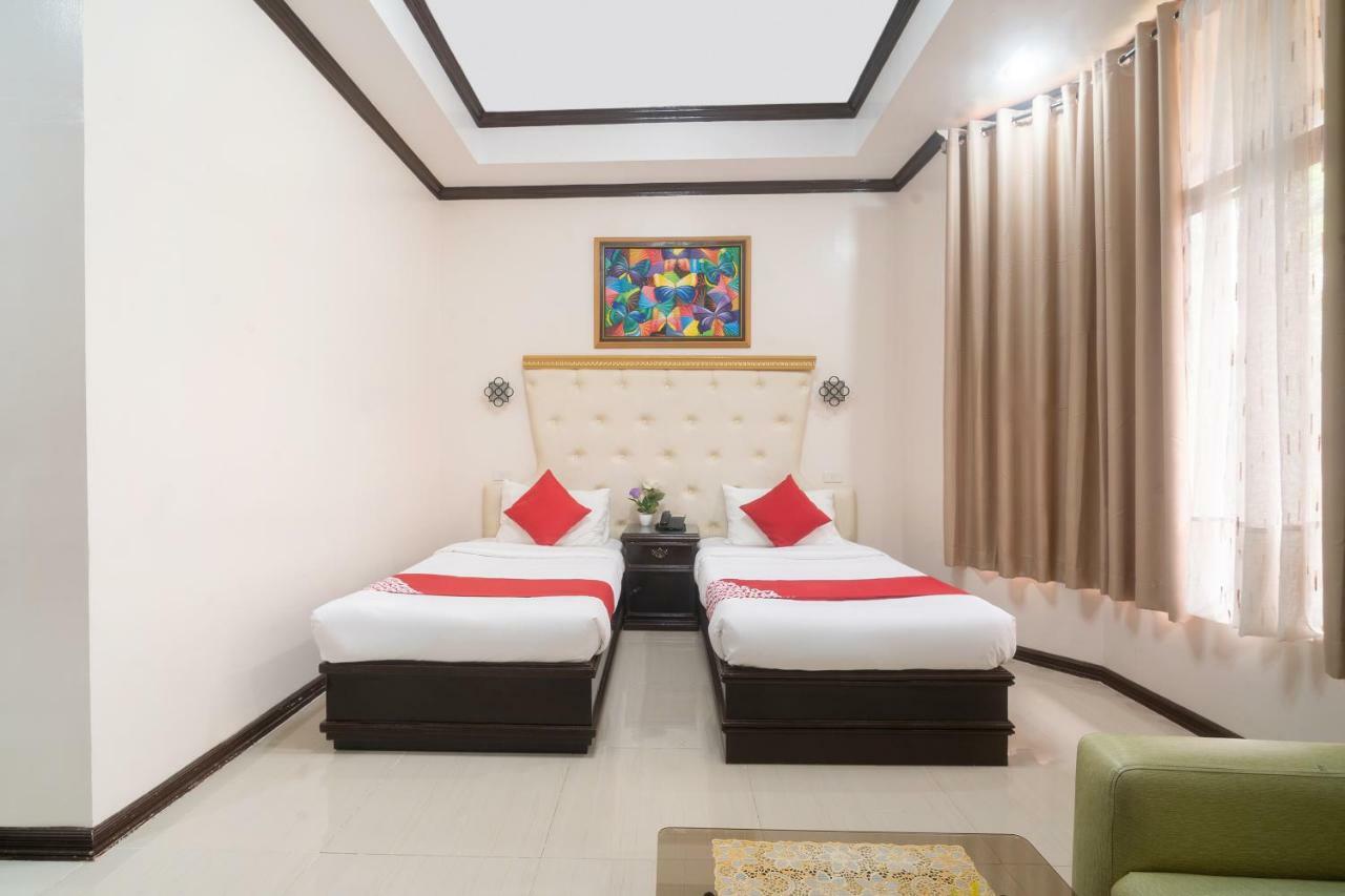 Oyo 197 Sunny Point Hotel Davao Екстер'єр фото